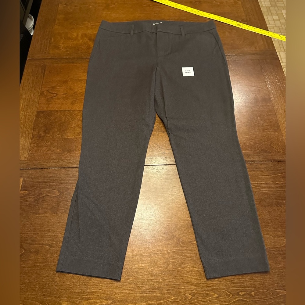 Old Navy Women's Gray Ankle Pants